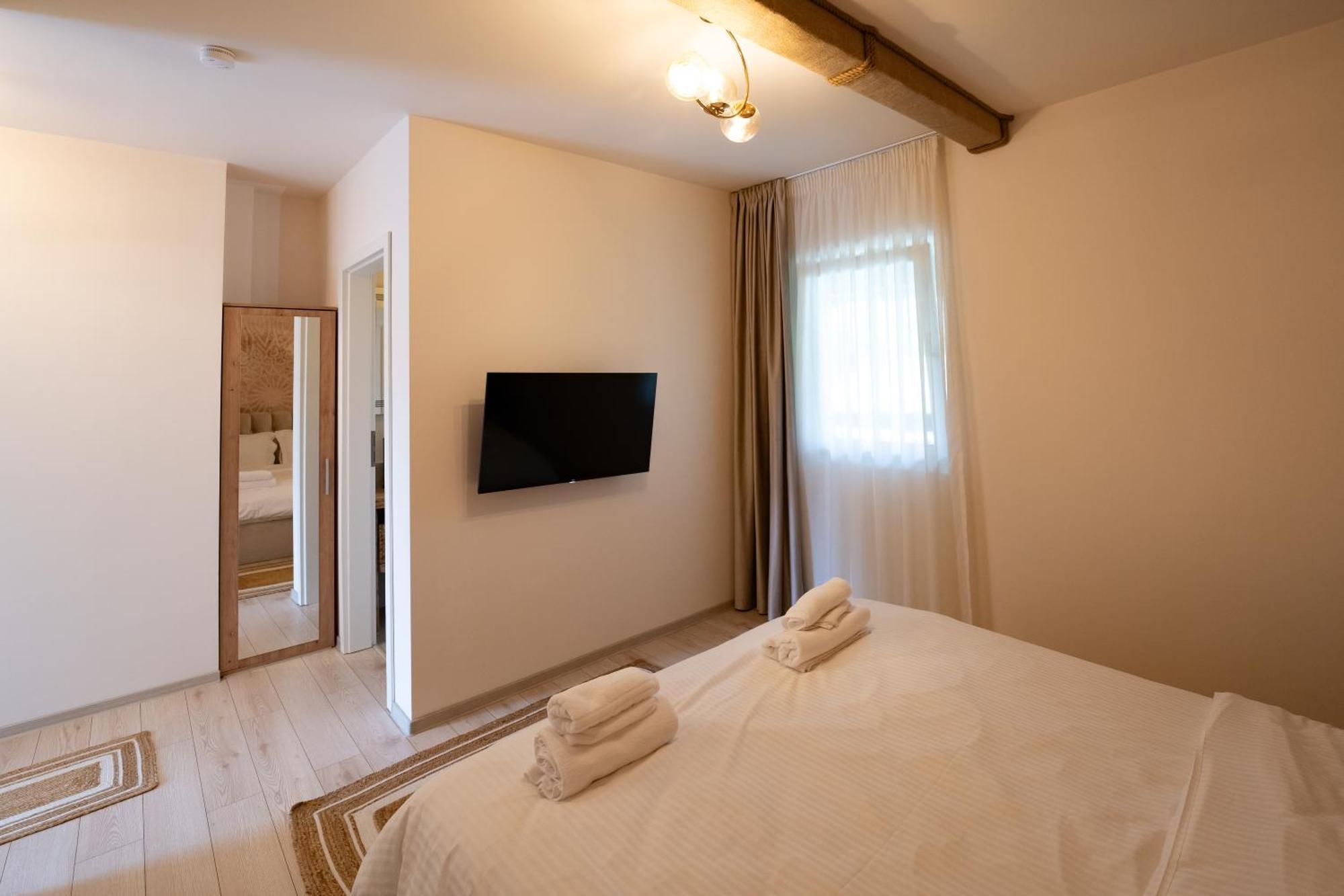 Balada Dintre Dealuri - Casa Soarelui Si Casa Lunii * Cisnădioara
