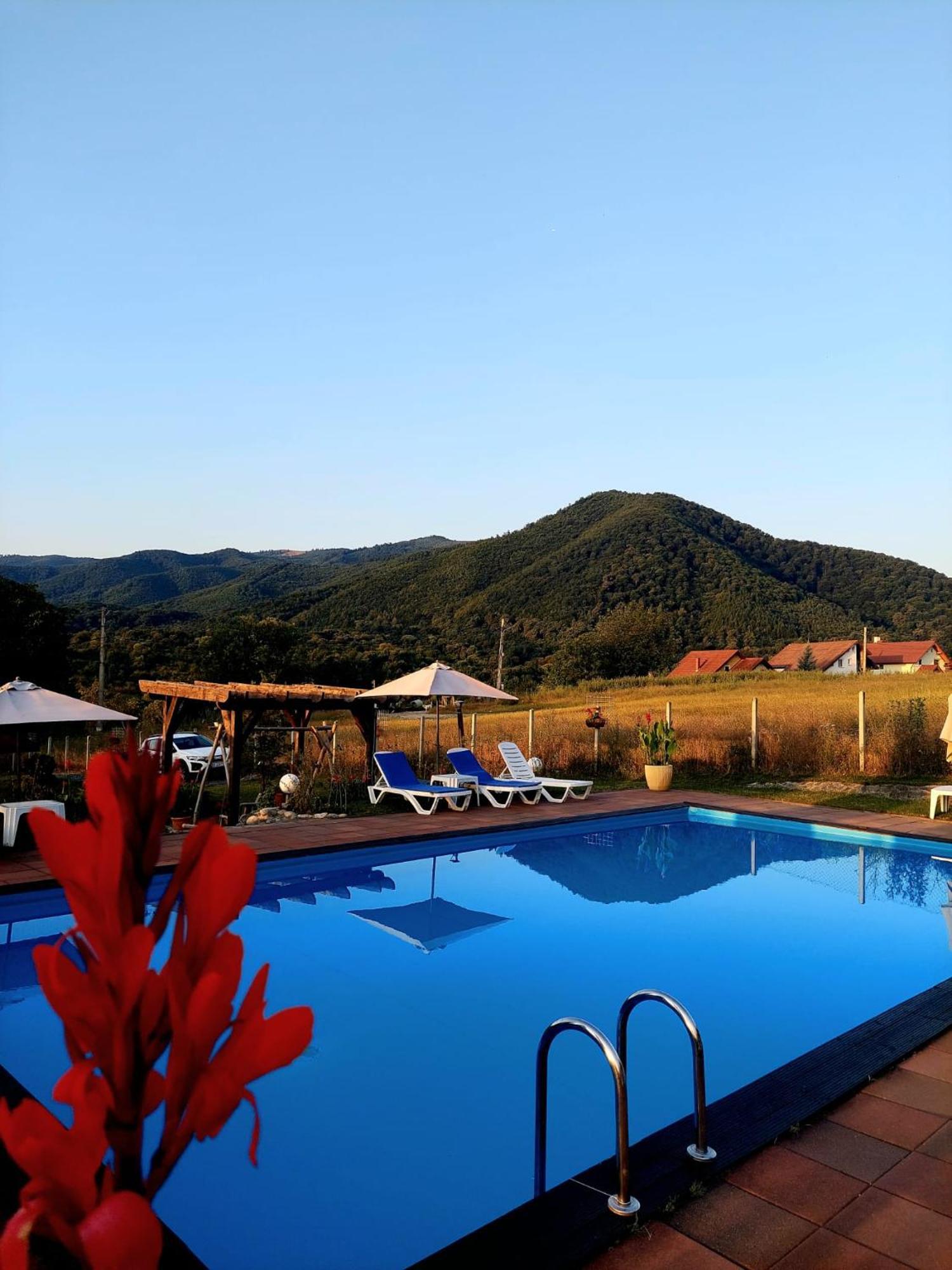 Balada Dintre Dealuri - Casa Soarelui Si Casa Lunii Hébergement de vacances *