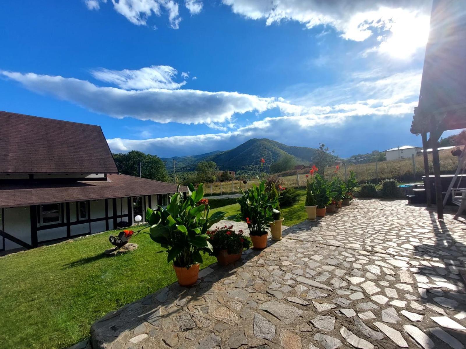 Balada Dintre Dealuri - Casa Soarelui Si Casa Lunii *